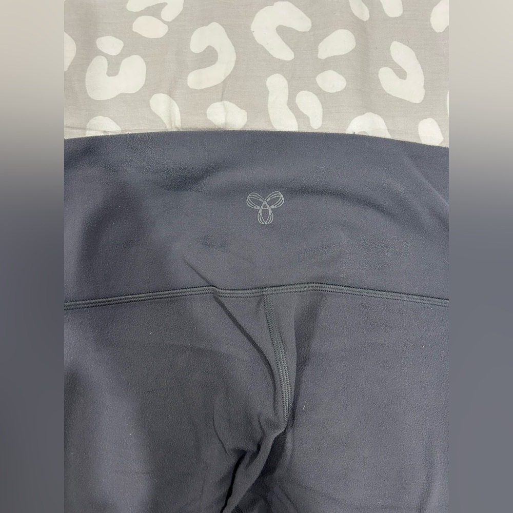 Charcoal grey tna leggings